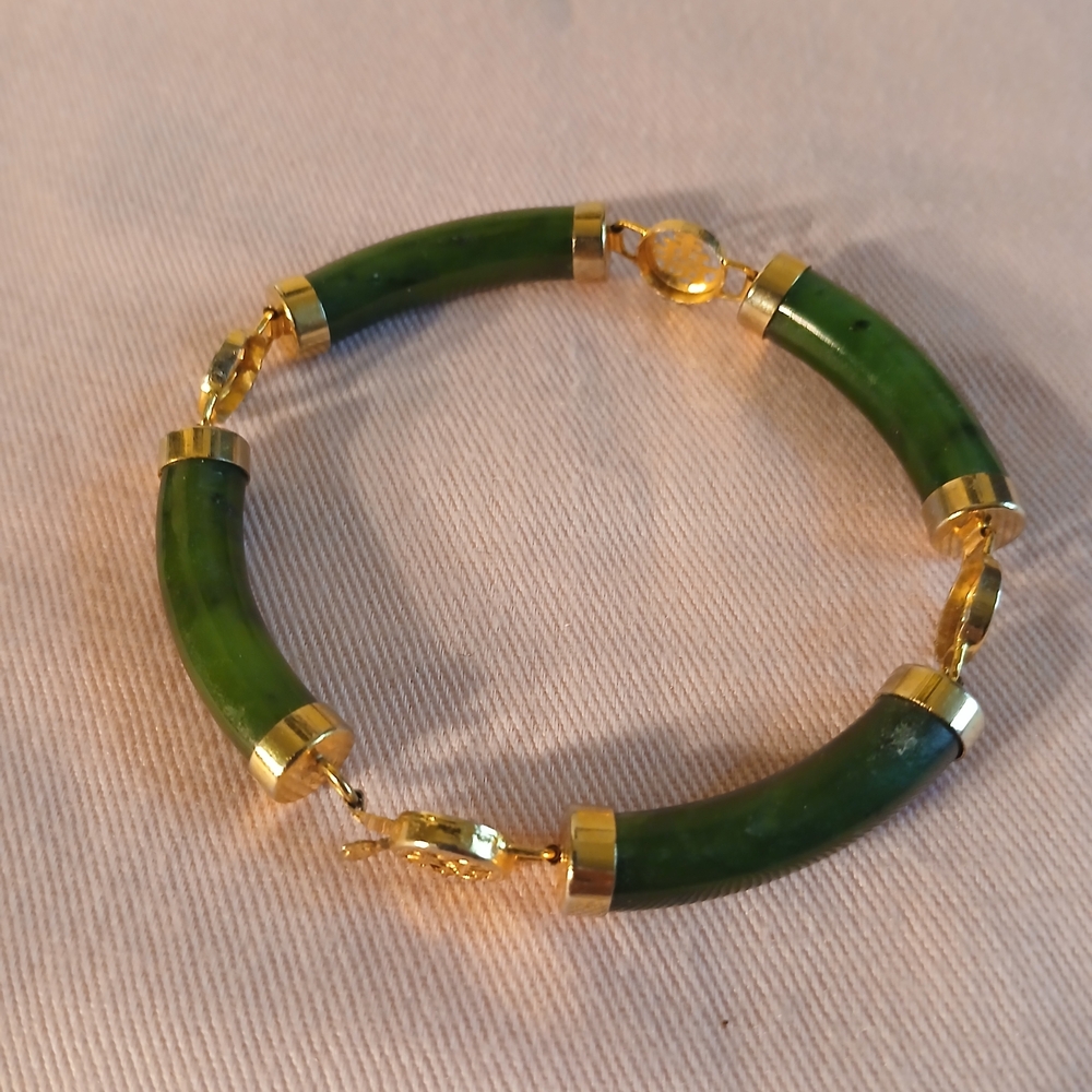 Elegant Green Jade and Gold Bracelet